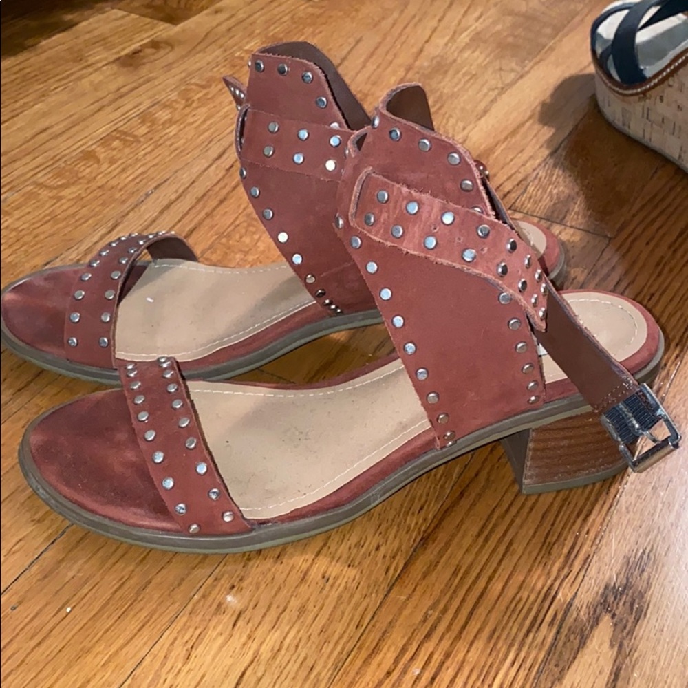 Shoes - Picture 2 of 2